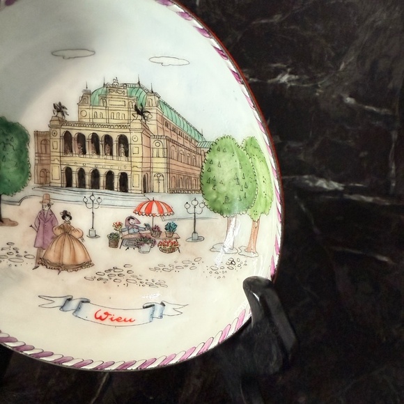 Small Decorative Bowl - Picture 5 of 10